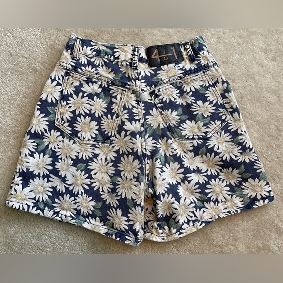 Vintage - 4 to 1 Denim Daisy Set - Vest - Medium /  Shorts - Size 7 - Picture 5 of 10